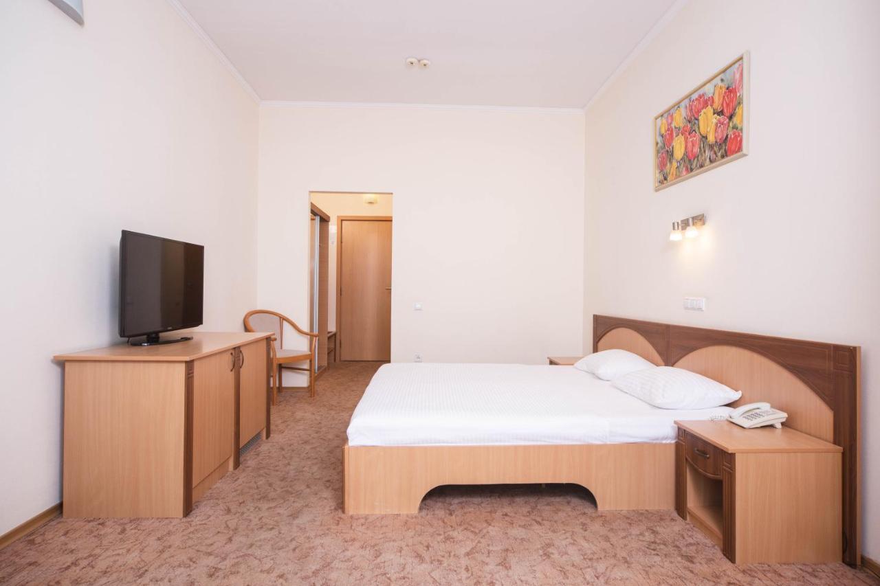 Optima Odesa Hotel Bagian luar foto