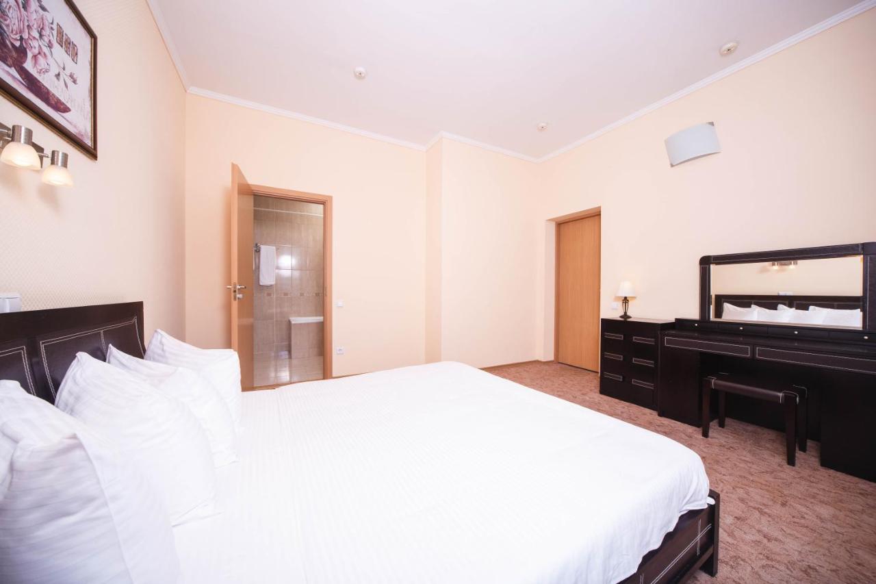 Optima Odesa Hotel Bagian luar foto
