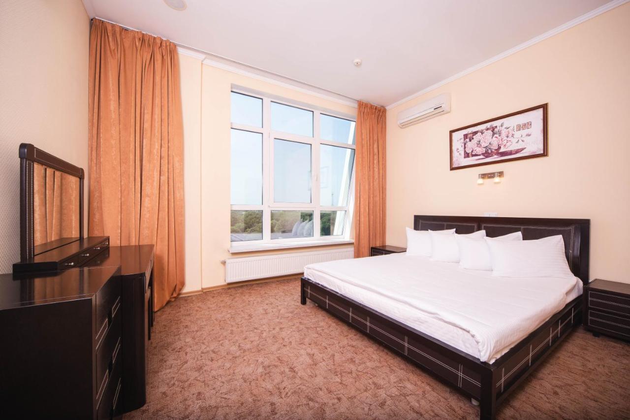 Optima Odesa Hotel Bagian luar foto